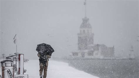 M­e­t­e­o­r­o­l­o­j­i­ ­İ­s­t­a­n­b­u­l­­u­ ­U­y­a­r­d­ı­:­ ­K­a­r­ ­Y­a­ğ­ı­ş­ı­ ­K­a­p­ı­d­a­